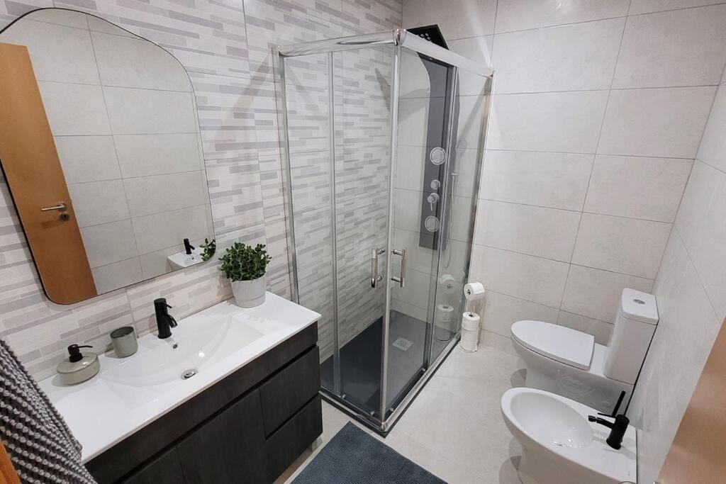 Ao Lado Da Estacao Do Metro! Appartamento Vila Nova de Gaia Esterno foto